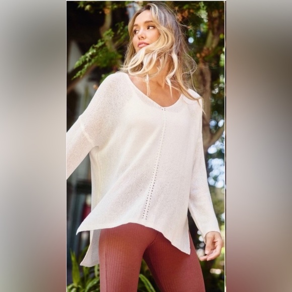 🎉 HP | 3/$50 • Perfect Summer to Fall Top 🤍 - Picture 3 of 11